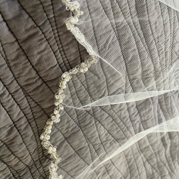 White Bridal Veil Beaded Scallop Edge Fingertip Pearls Clear Beads Wedding Comb - Picture 4 of 8